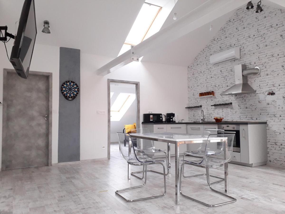 סגד 8X8 Tetoter Apartman מראה חיצוני תמונה